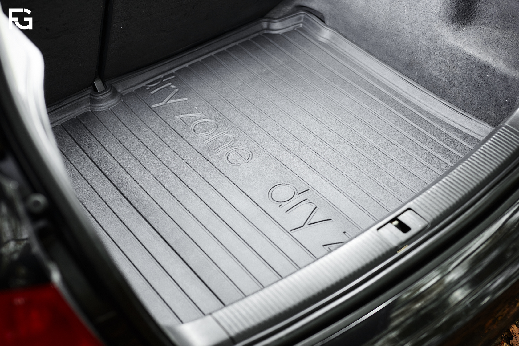 TAPETE BORRACHA P/ MALA DRYZONE MG ZS II HIBRIDO+ 2024->